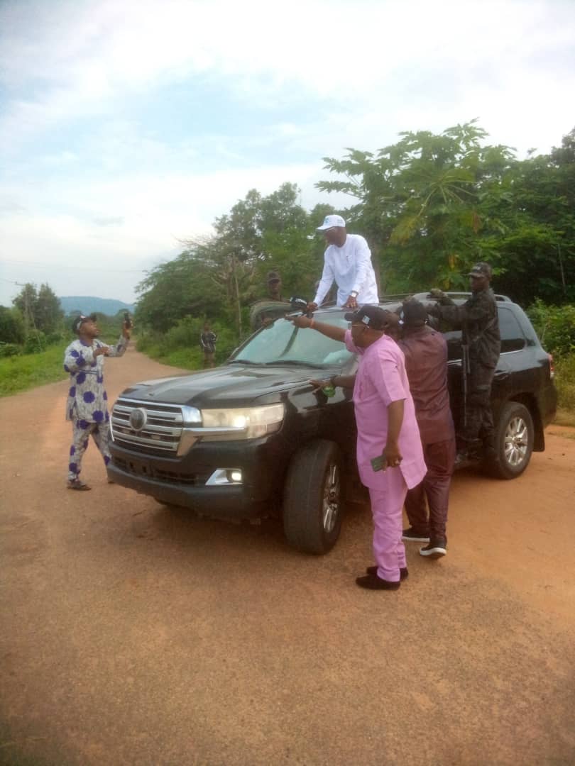 A significant discussion took place between the Governor Lucky Orimisan Aiyedatiwa and Otunba Gbenga Elewetu, focusing on the development of Ebomi Lake and the Ipesi Bridge along Idogun Road.