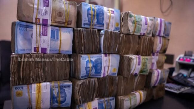 Nigerian Governor empowers 5,200 women with N260m